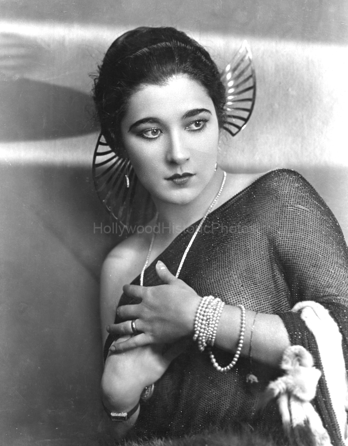 Nita Naldi 1924 2 WM.jpg